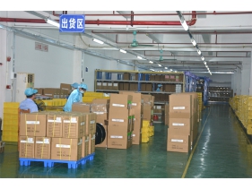 成品倉庫（出貨區）